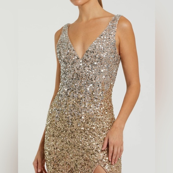 MAC DUGGAL
Gold Sequined Sleeveless V Neck Side Slit Gown 1068 Ombre Gold prom - Picture 9 of 13
